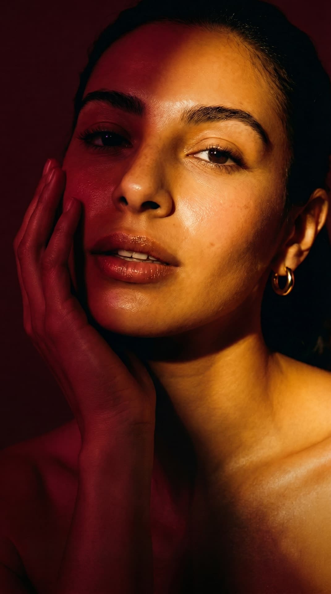 Portrait baigné de lumière dorée, l’univers des soins Écrin d’Or