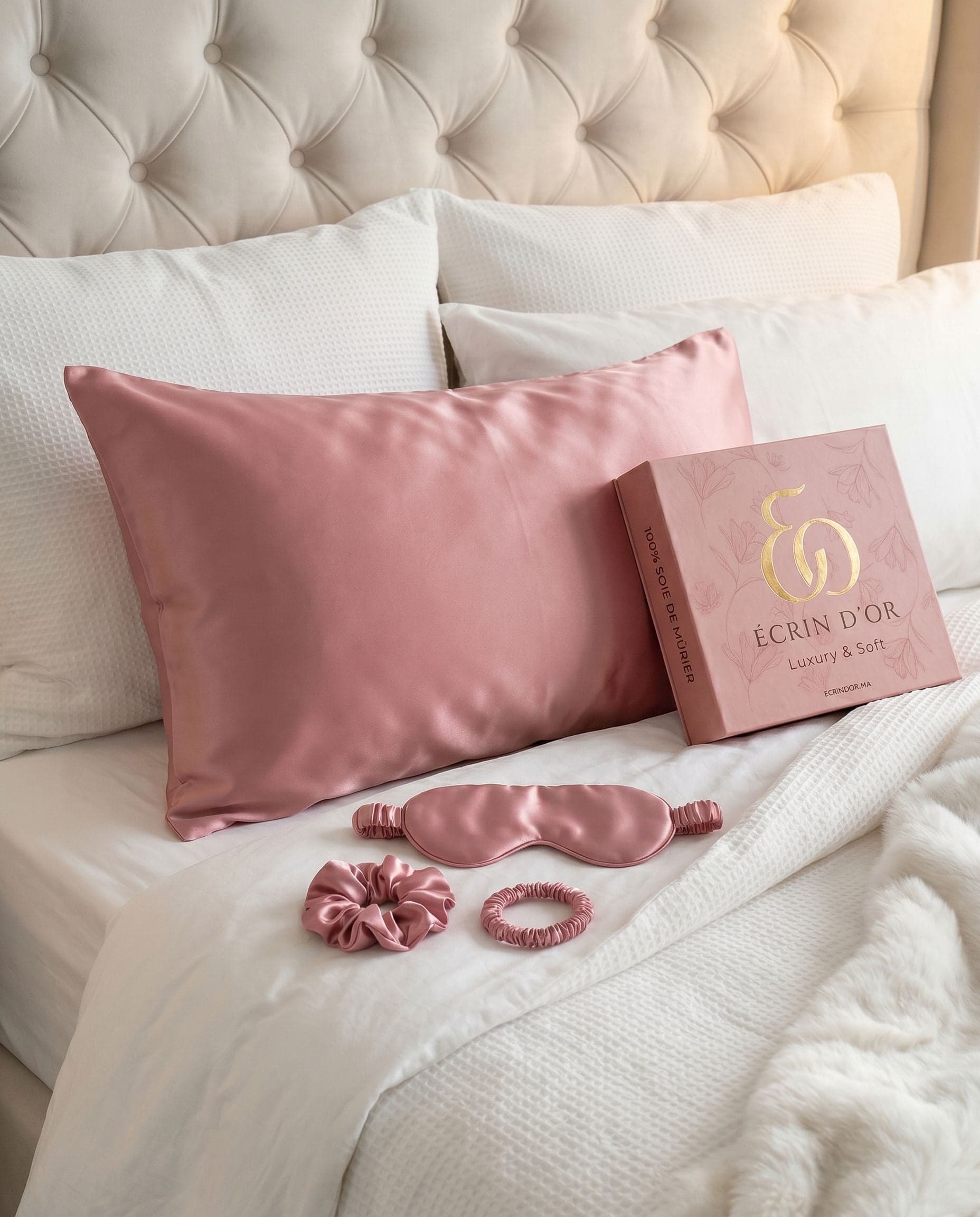 Masque de sommeil en soie de mûrier 22 momme rose, avec taie d'oreiller et chouchous en soie assortis